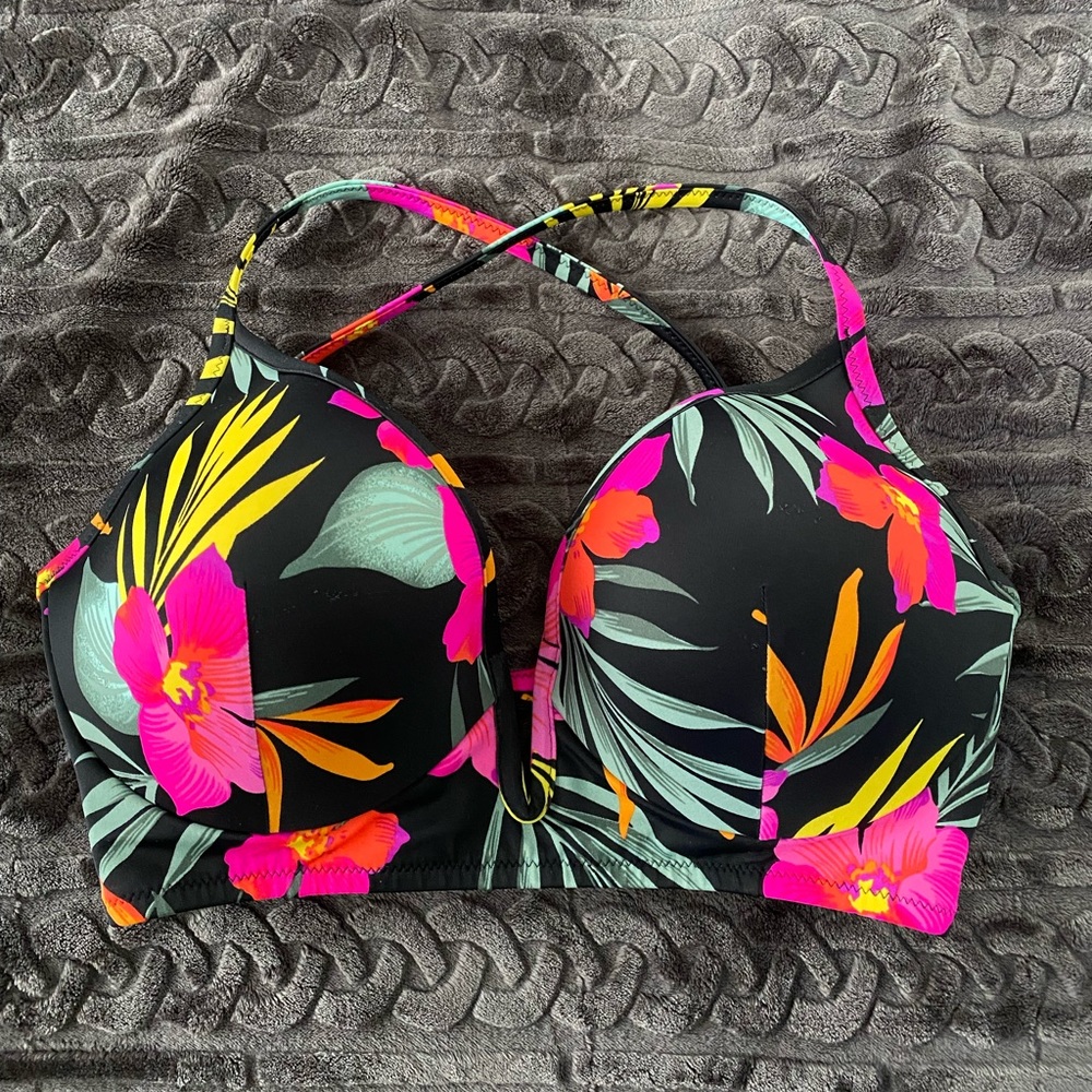 SHADE & SHORE bikini top with built in padding, underwire, and boning